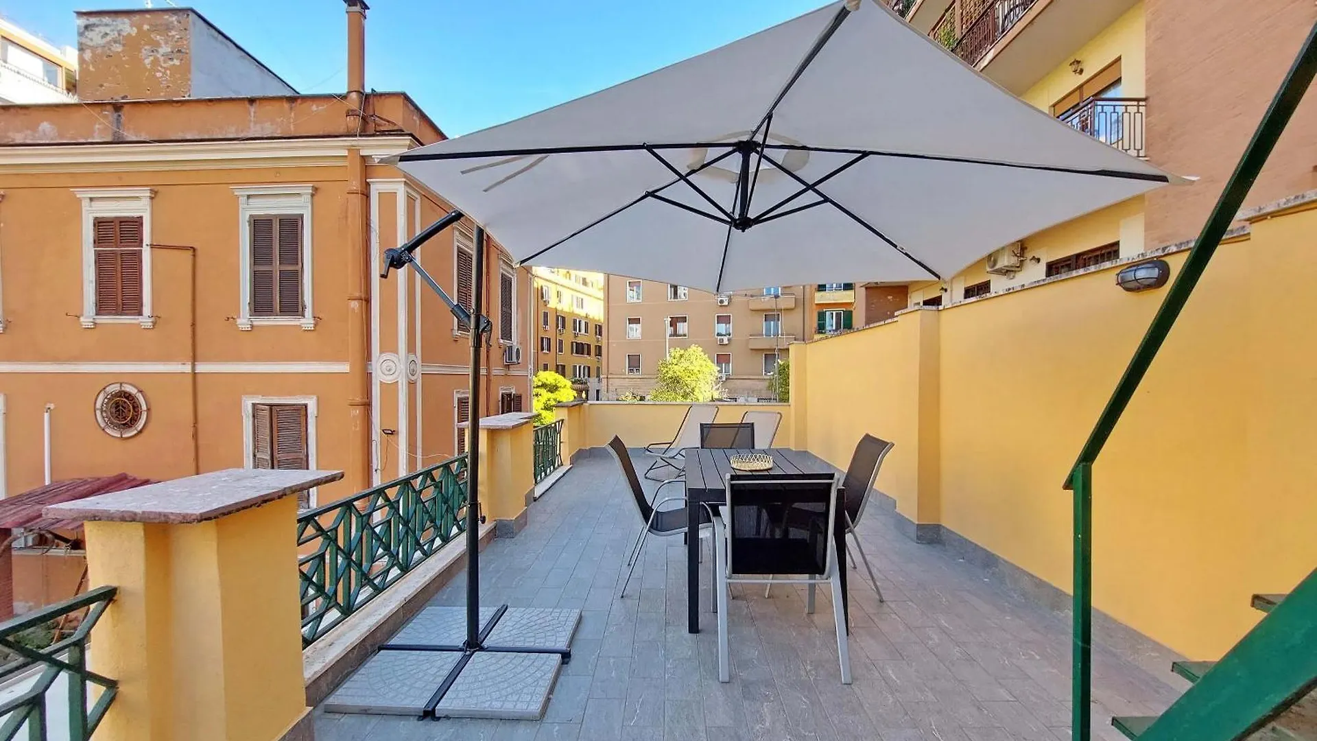 Mantellini Terrace Duplex Apartment Rome