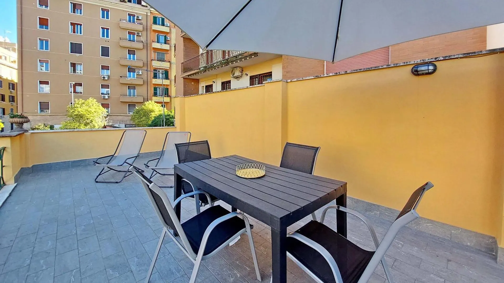 Mantellini Terrace Duplex Apartment Rome