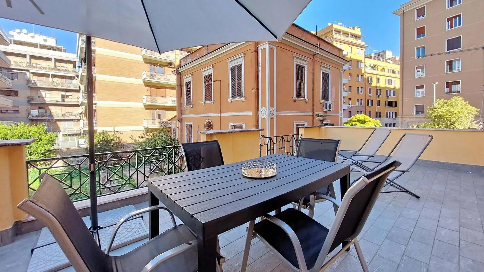 Mantellini Terrace Duplex Apartment Rome